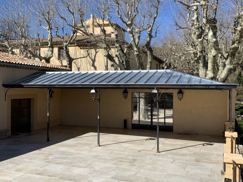 Toiture en zinc à Meyreuil dans les Bouches du Rhônes